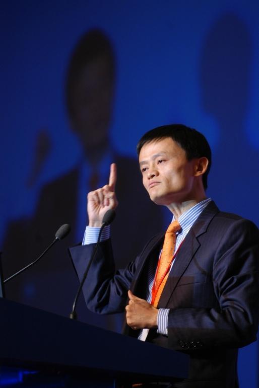 马云说:“一定要在赚钱容易的时候拼命存钱，千万不要随便消费。人不会年年走运的，