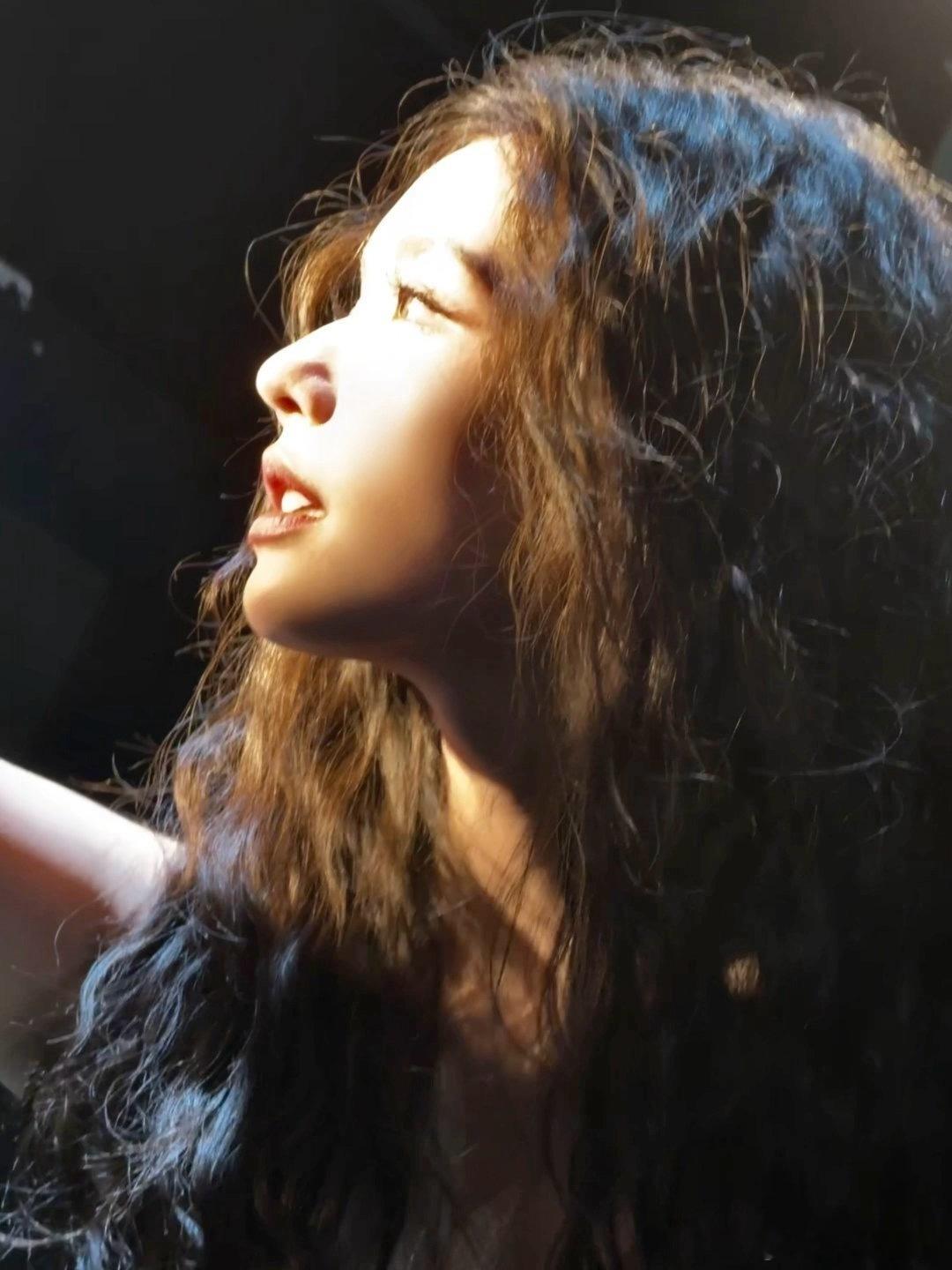 林允live十八宫格营业照林允羽毛氛围感大片被林允的live图狠狠戳中！柔纱+