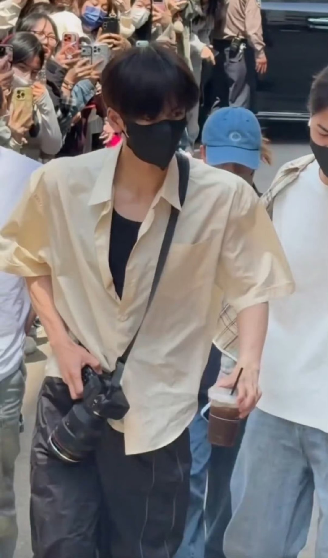 张凌赫身边没有助理照顾张凌赫透支健康张凌赫身边没有助理照顾好离谱