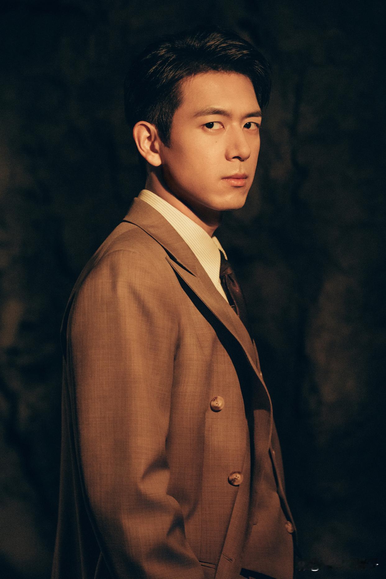 1.谢娜开演唱会被举报之后，惹众怒被赶跑，她现在开始搞话剧了。2.谭松韵拍完如故