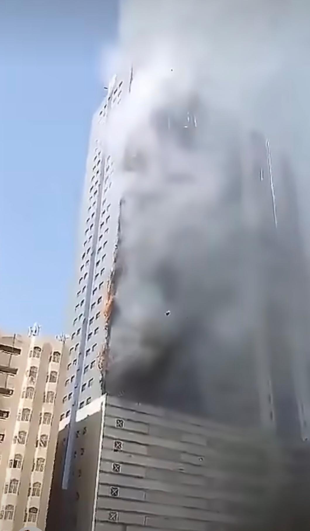 伊朗不是委内瑞拉，鼎盛时期的美国也没颠覆伊朗，现在日薄西山的美国会遭到反噬的。伊