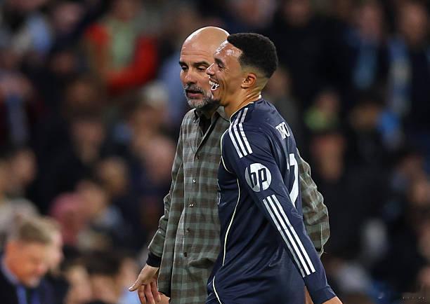 曼城1比2皇马半场的时候，瓜帅还跟阿诺德聊呢。我给他们设计一个台词儿。瓜帅的意