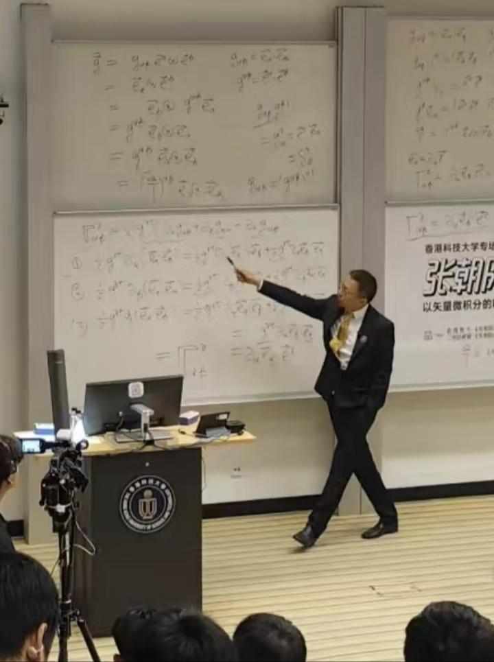 这个人的确不好喷，根本找不到喷点。清华大学物理系毕业，李政道赴美奖学金获得者，M