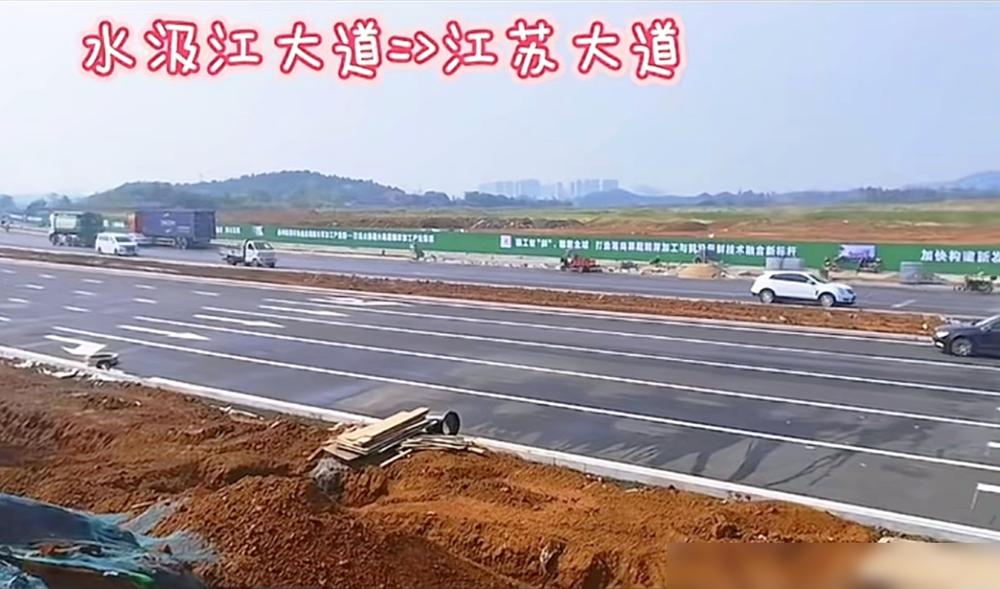 永州有高人啊！​大家看​目前的江苏大道两边荒无人烟，十三太保们谁能看的下