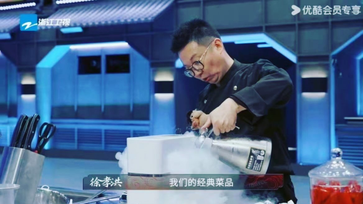 川菜曾被老外评登不了大雅之堂老外说川菜上不了台面，犯不着急着跟他们吵！吃的东西哪