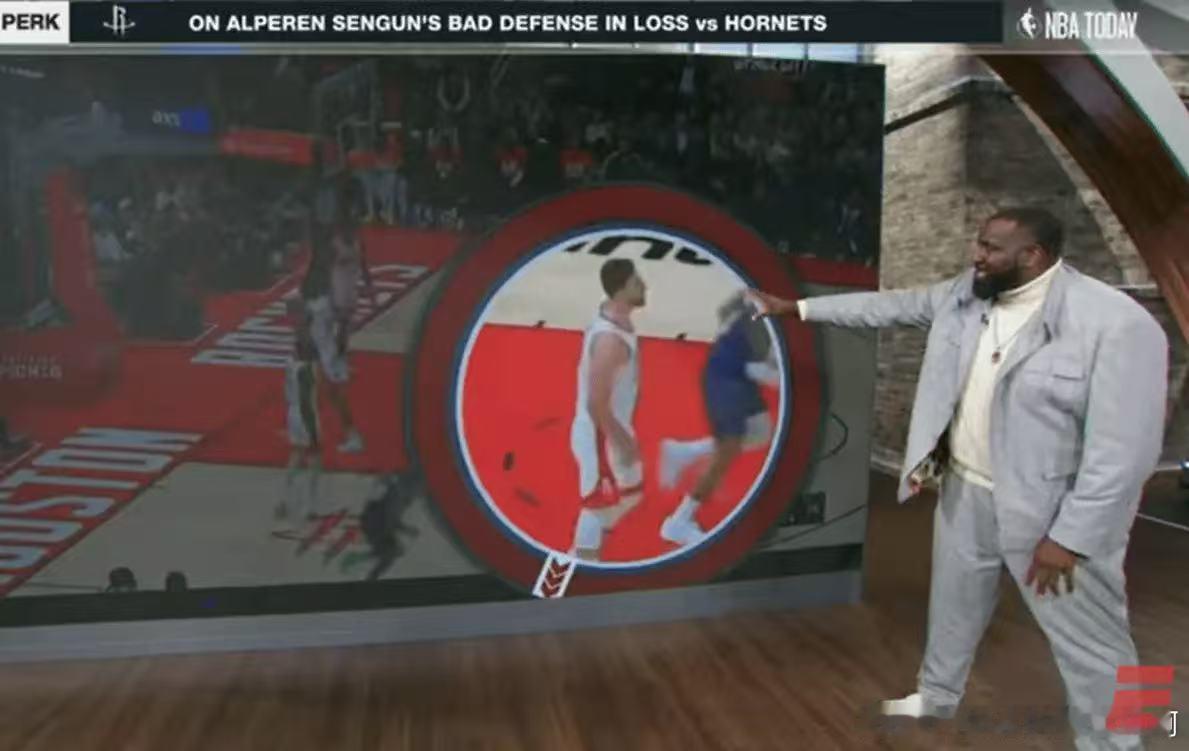 休斯顿火箭休斯顿火箭在ESPN节目中，肯德里克-帕金斯针对火箭近期防守问题直接