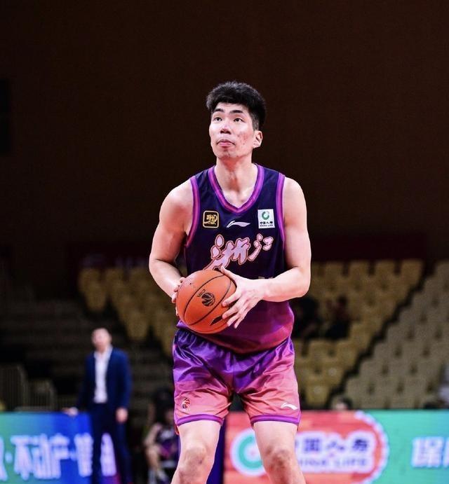 全运会的失利，真的只是赛程太密的锅吗？余嘉豪刚打完全运会，回到西班牙联赛，17