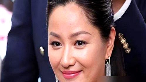 张艺谋当年提醒过瞿颖，说李亚鹏这人不简单，留个心眼，结果她没当回事2000年去《笑傲江湖》剧组探班，