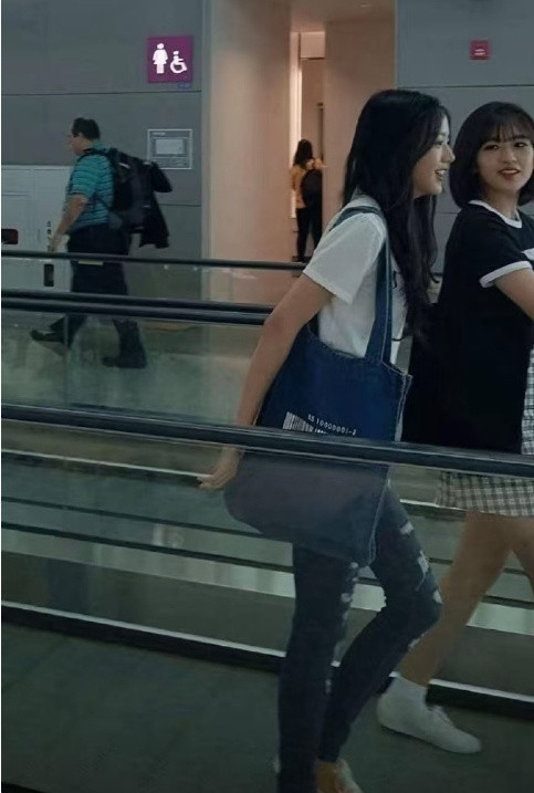 等一下你说这是十几岁的张元英，我天……​​​好美啊​​​