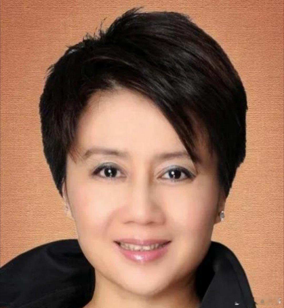 梁安琪生5个孩子都是剖腹产，而且都不坐月子，而她不坐月子的原因，也是让人扎心。梁