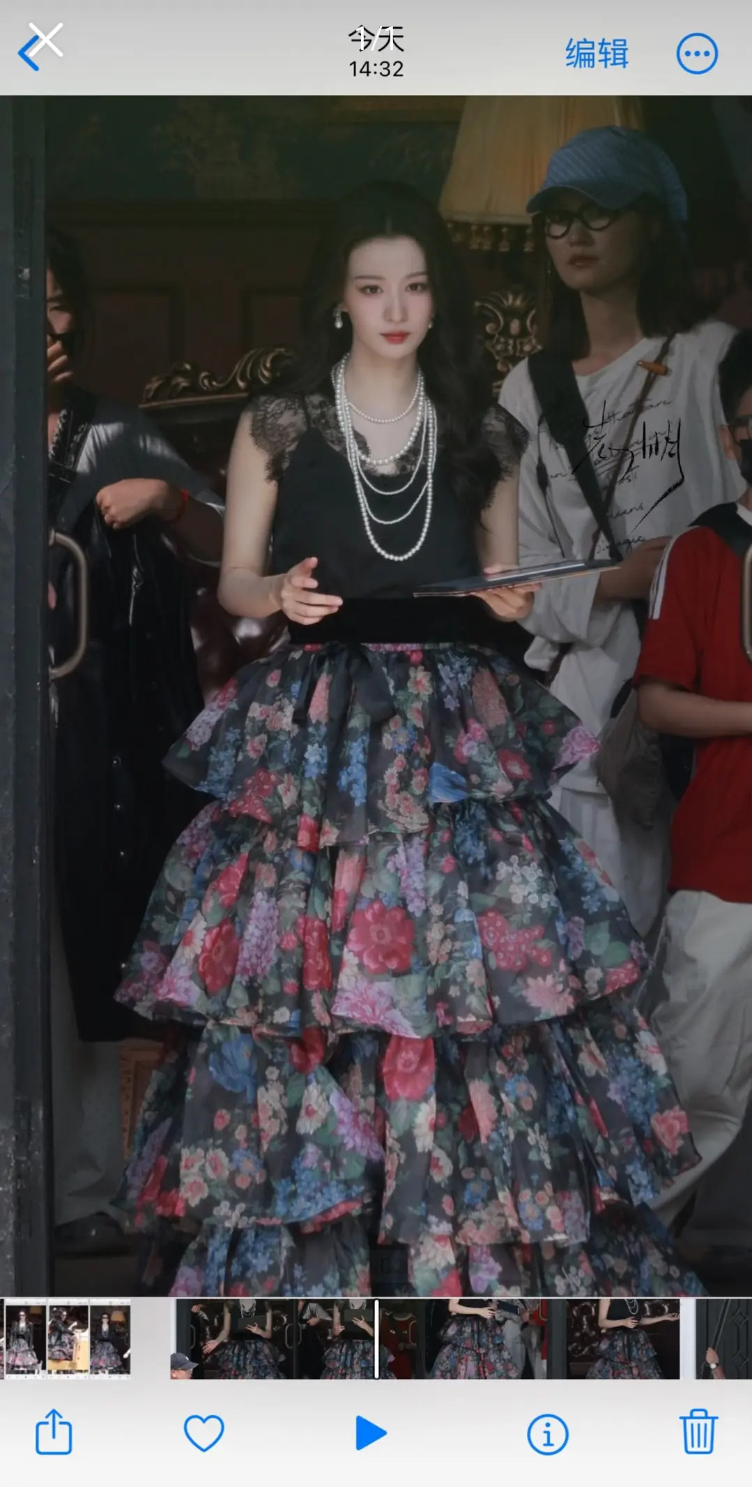易小雅真闹麻了这裙子搭的能看吗