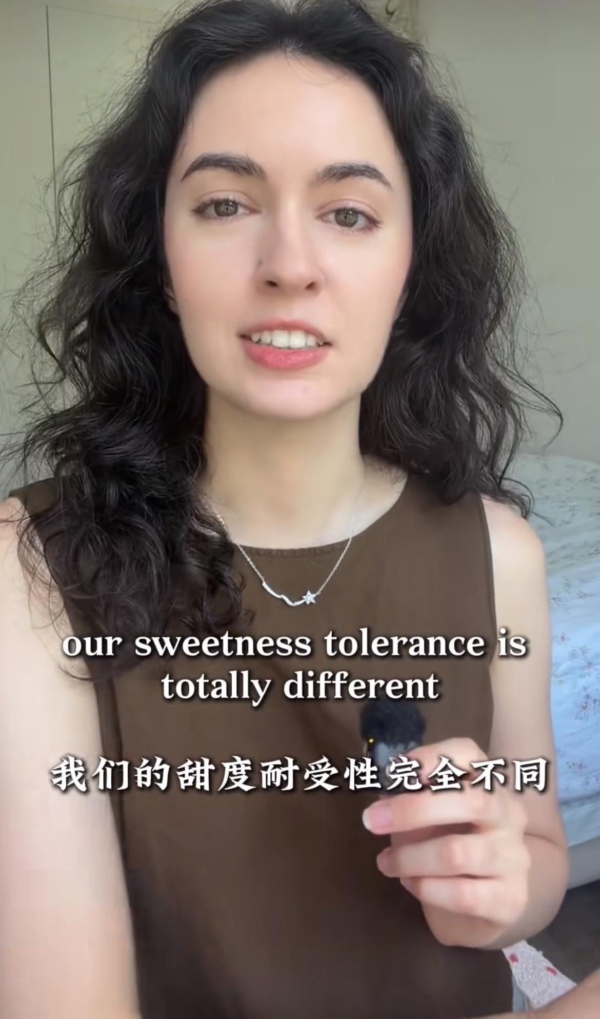 美国美女刚来中国的时候，以为大家说甜品“不太甜”是不好吃的意思，后来才知道是故意