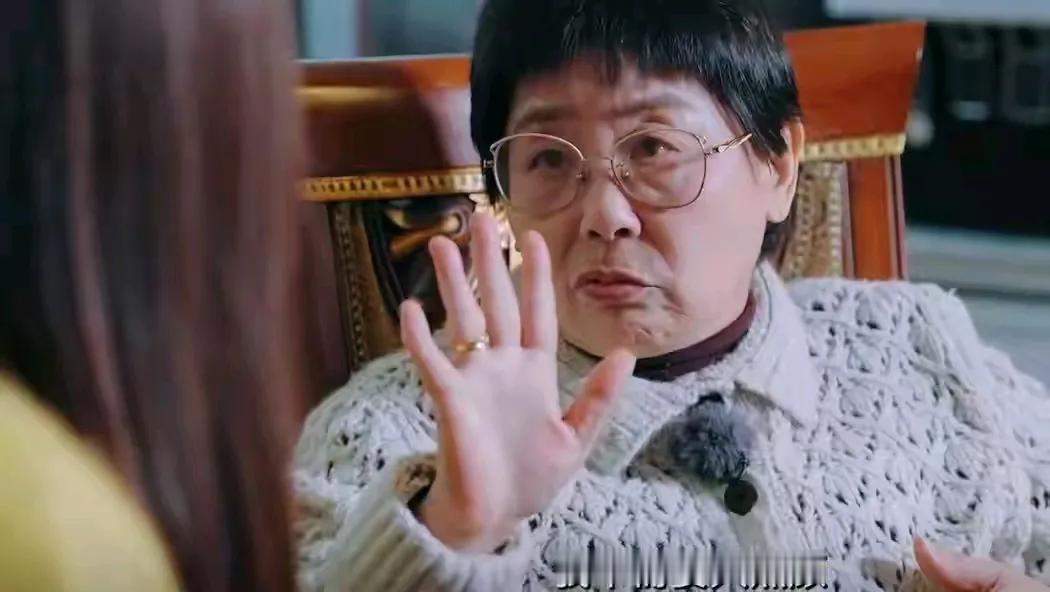 黄圣依离婚后为什么非要带着孩子回娘家去住呢？要说要钱有钱要房子有房子的，何必再和