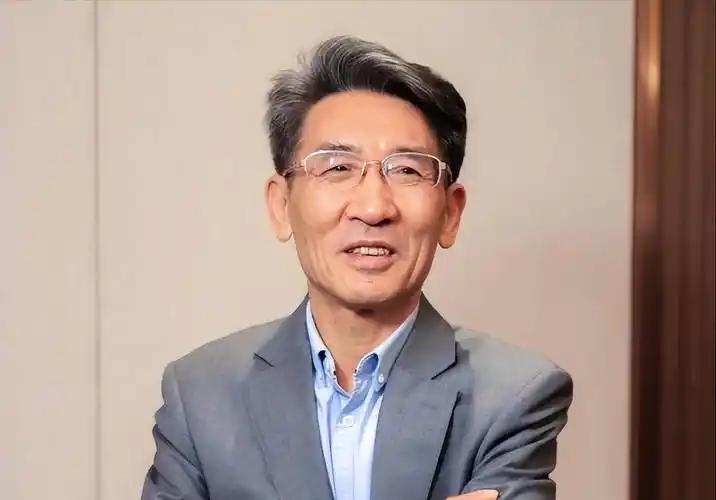 薛其坤错失2026年诺奖，这是一个极其危险的信号。往年都是西方用诺奖给中国科