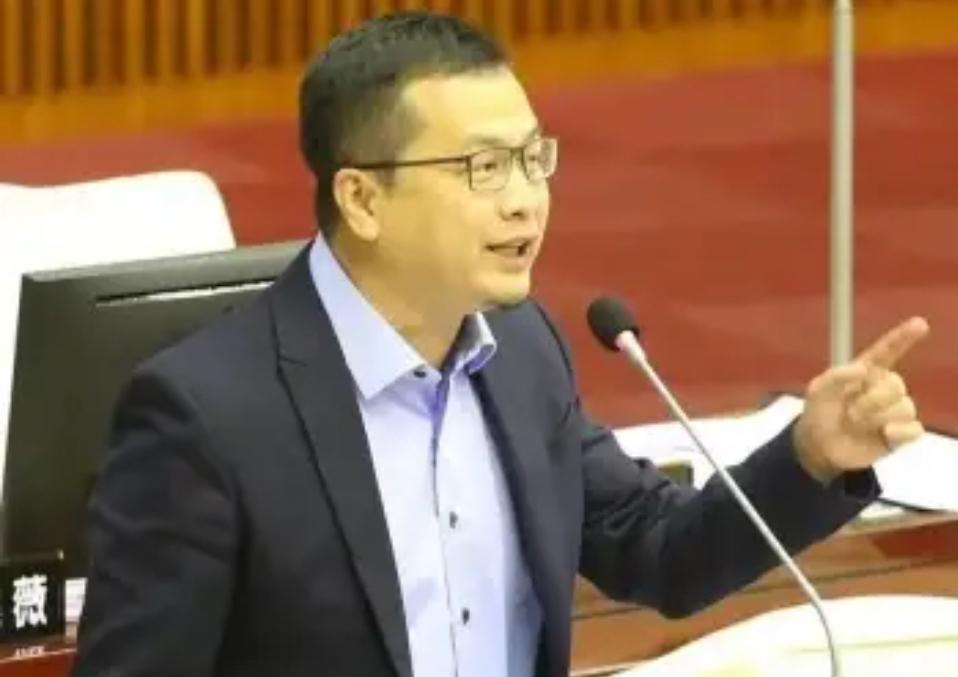 （10月22日）罗智强捐50万这事，比10句“团结”口号都管用！郑丽文还没上
