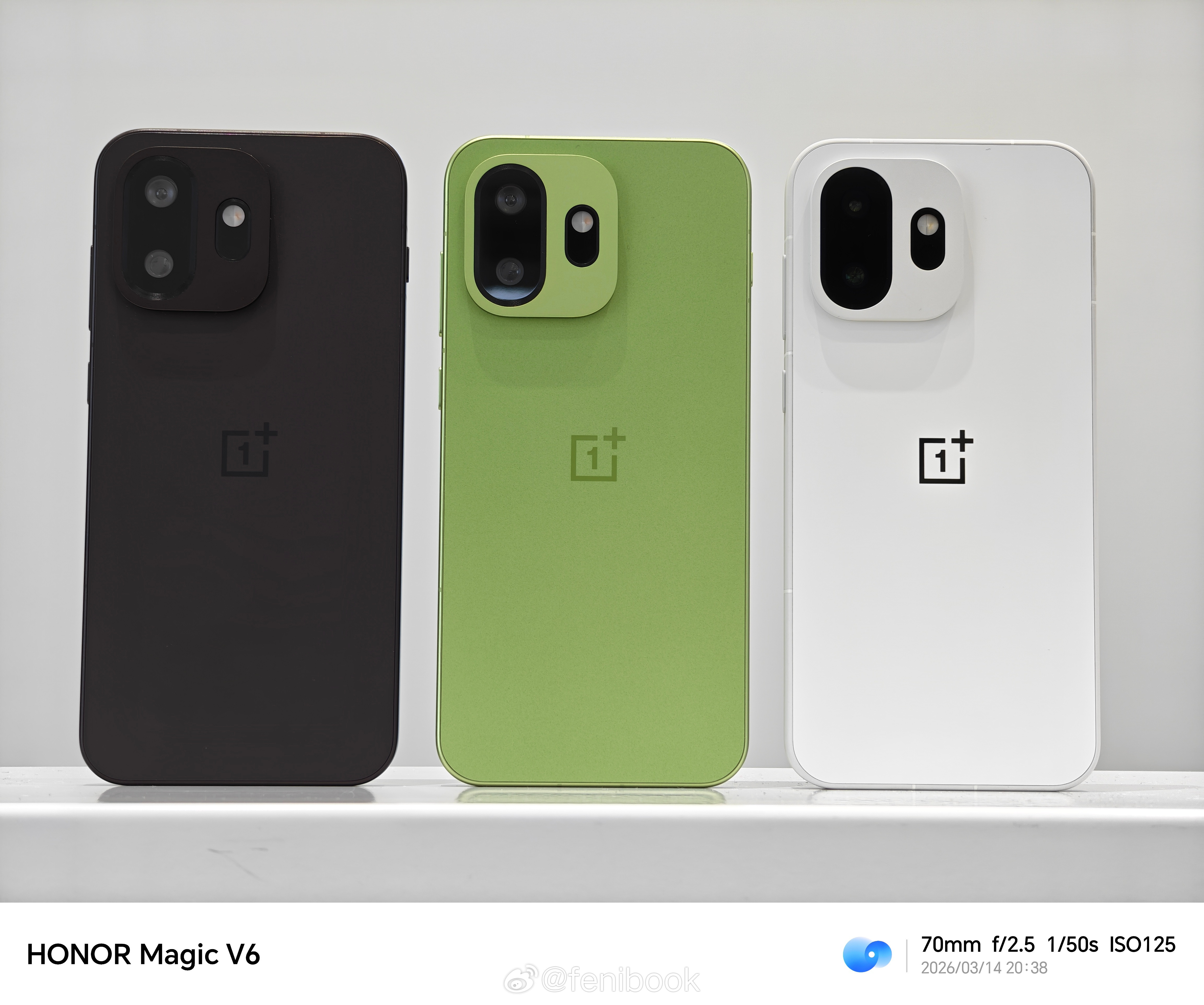 终于凑齐了一加15T三个颜色，这个抹茶看起来有点茶，有那种和沙丘一样的点点，可可