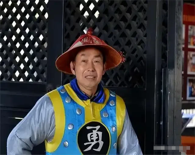 清朝的八旗兵，为什么后来不行了曾经，清朝八旗兵可是精锐之师，十万兵力就能打败明