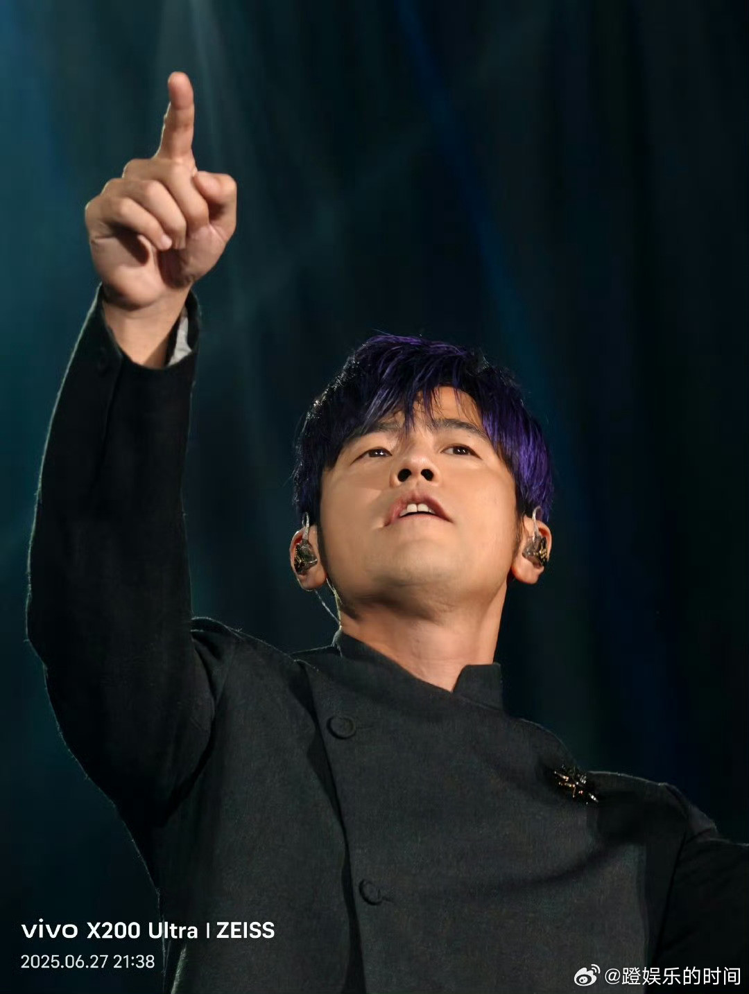 看周杰伦演唱会被豪横京爷包场KTV周杰伦演唱会豪横京爷硬核应援一场演唱会根本没