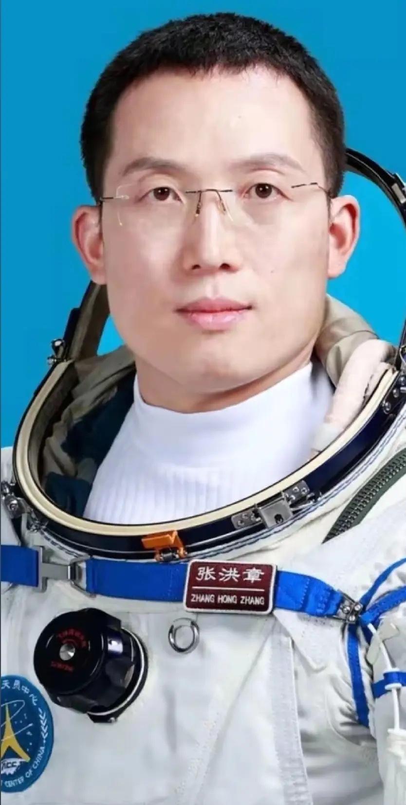 天呐看了张洪章的简历才知道他到底有多牛，高中就入党了这履历里藏的本事，