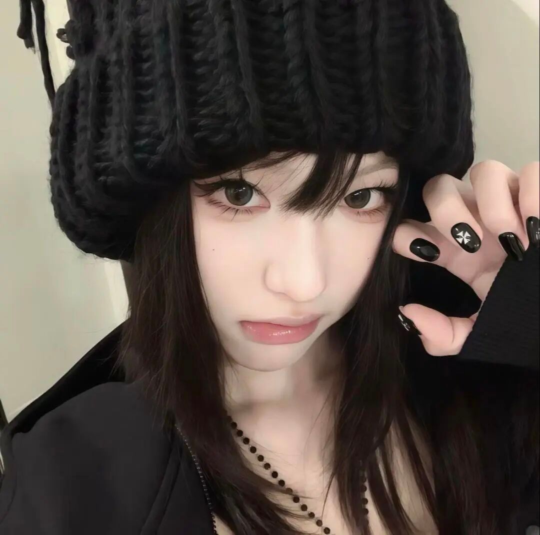 𝗪𝗲𝗖𝗵𝗮𝘁头像​​​‖女生头像‖氛围感‖优质女头‖小众高级​​