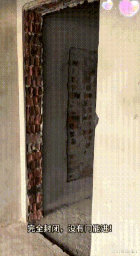 “解释不清了！”12月10日广西一女子买了套二手顶楼复式，没想到装修砸墙的时候，