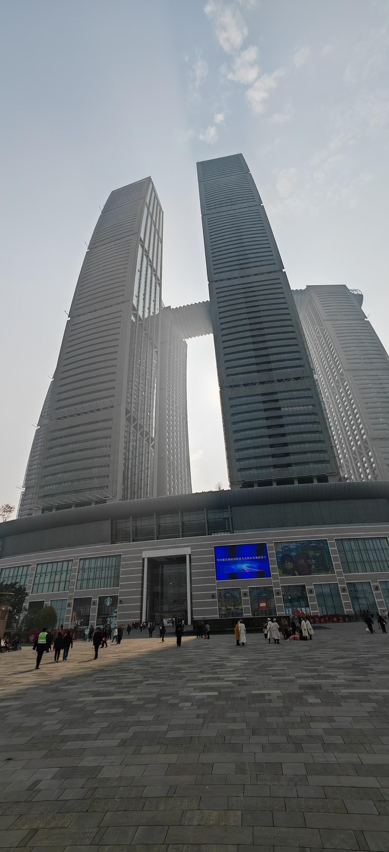 78岁的妈妈有糖尿病和高血压，每天都要吃药，这两种病痊愈的可能性很小，平时一般注