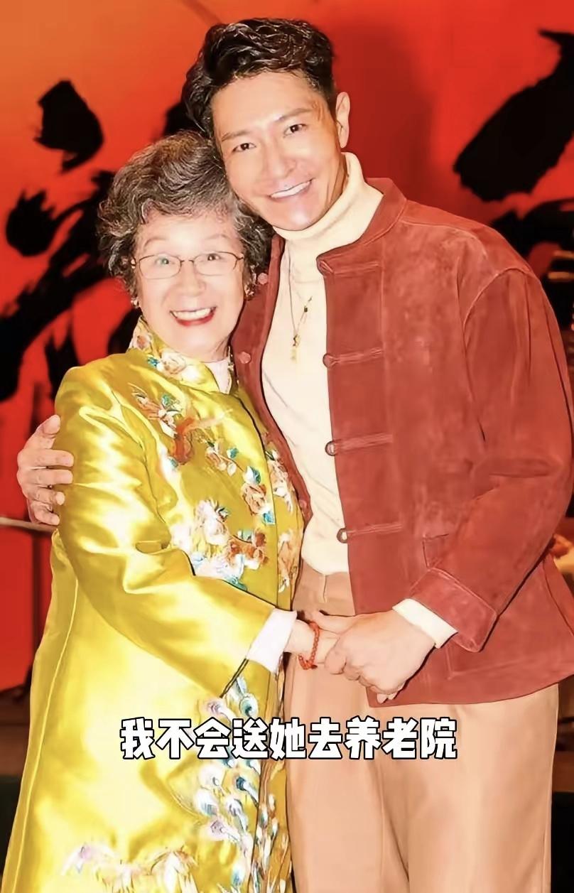 李宗翰应该也没有什么玩得好的朋友，长达十年出门旅游，搭子都是自己的妈妈，不是其