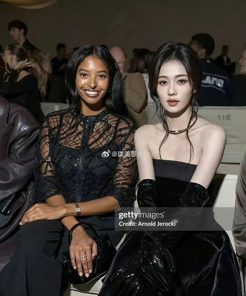 白鹿竟然比黑人还白，牛奶皮肤实锤了​​​​