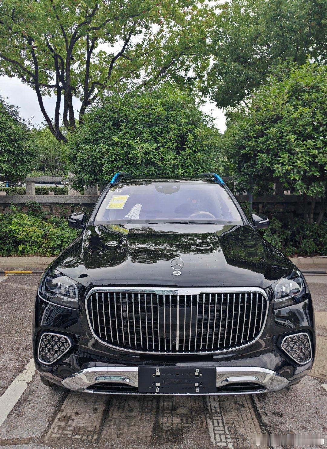 迈巴赫GLS480黑棕指导价149.8万现在全款145万卖全国含豪车税这个价格区间也没什么车可以选的