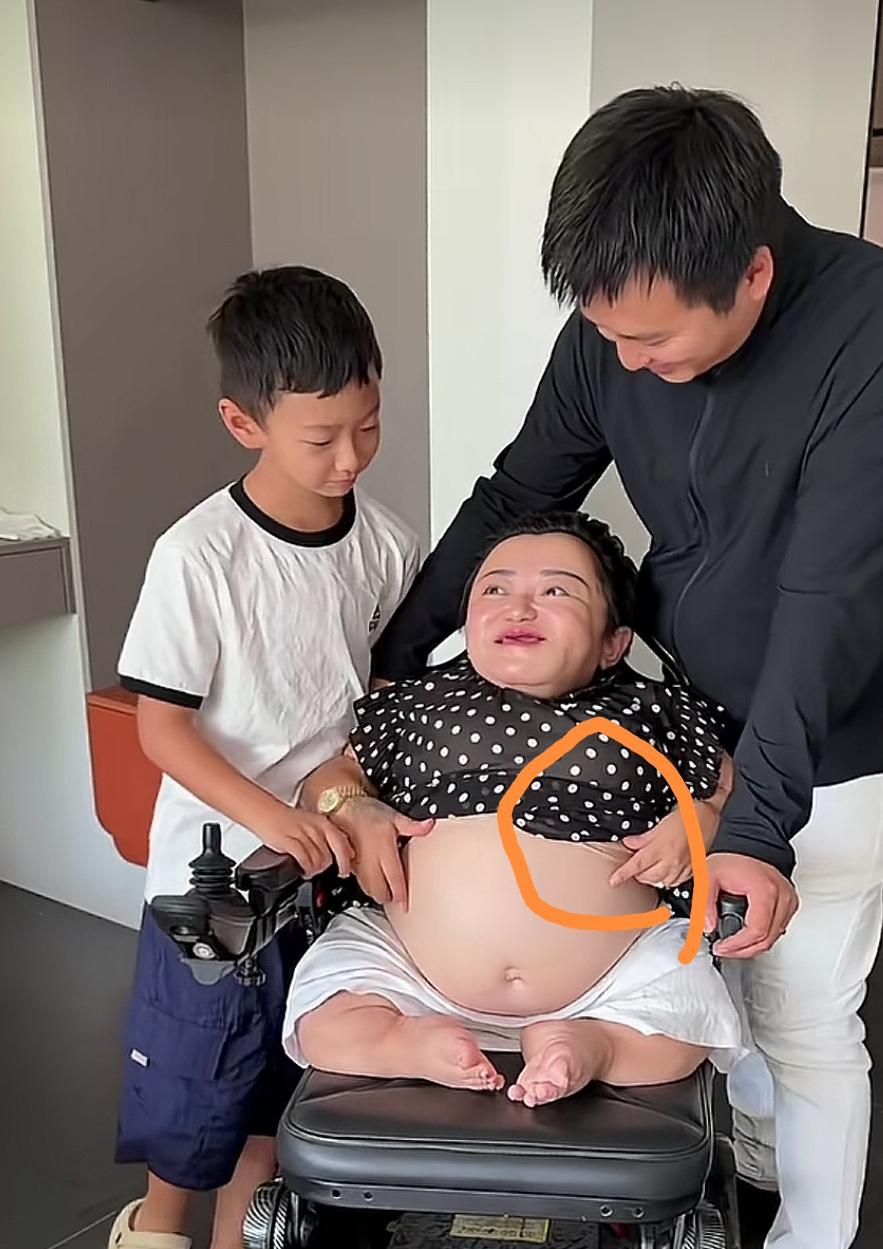喜梅怀孕有疑问，是真是假？昨天看了喜梅一家三口，在展示喜梅怀孕的成果