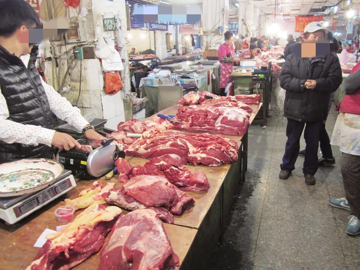 卖牛肉的人，一句话只想把人噎死今天去买牛肉，生了一肚子气，一个男子在卖牛肉，