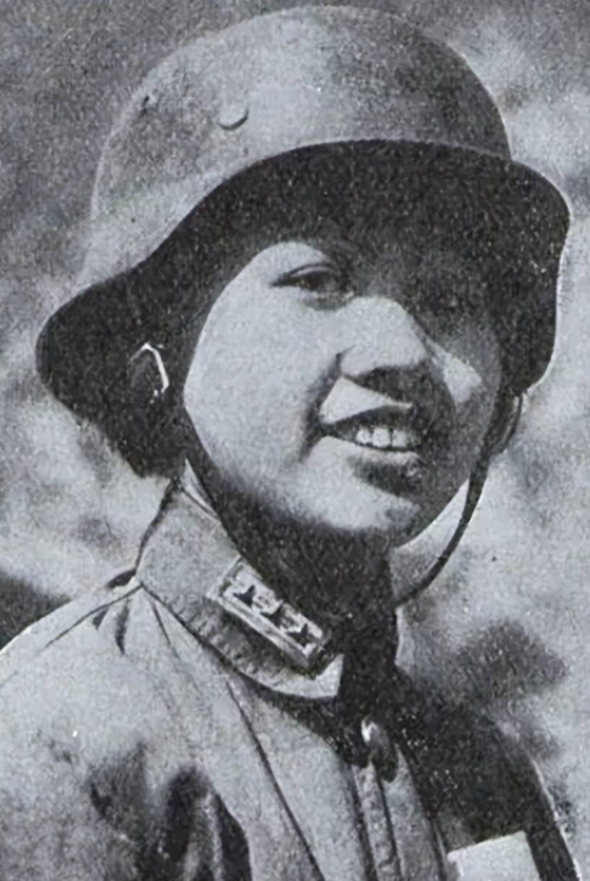 1942年，廖耀湘听说有一个女兵活着走出了野人山，他很激动，不仅亲自向她敬礼，而