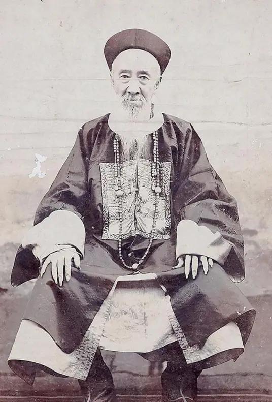 1902年左右，李文石又是深更半夜回家，年轻美貌的妻子大怒“你去娼馆销魂去了？”