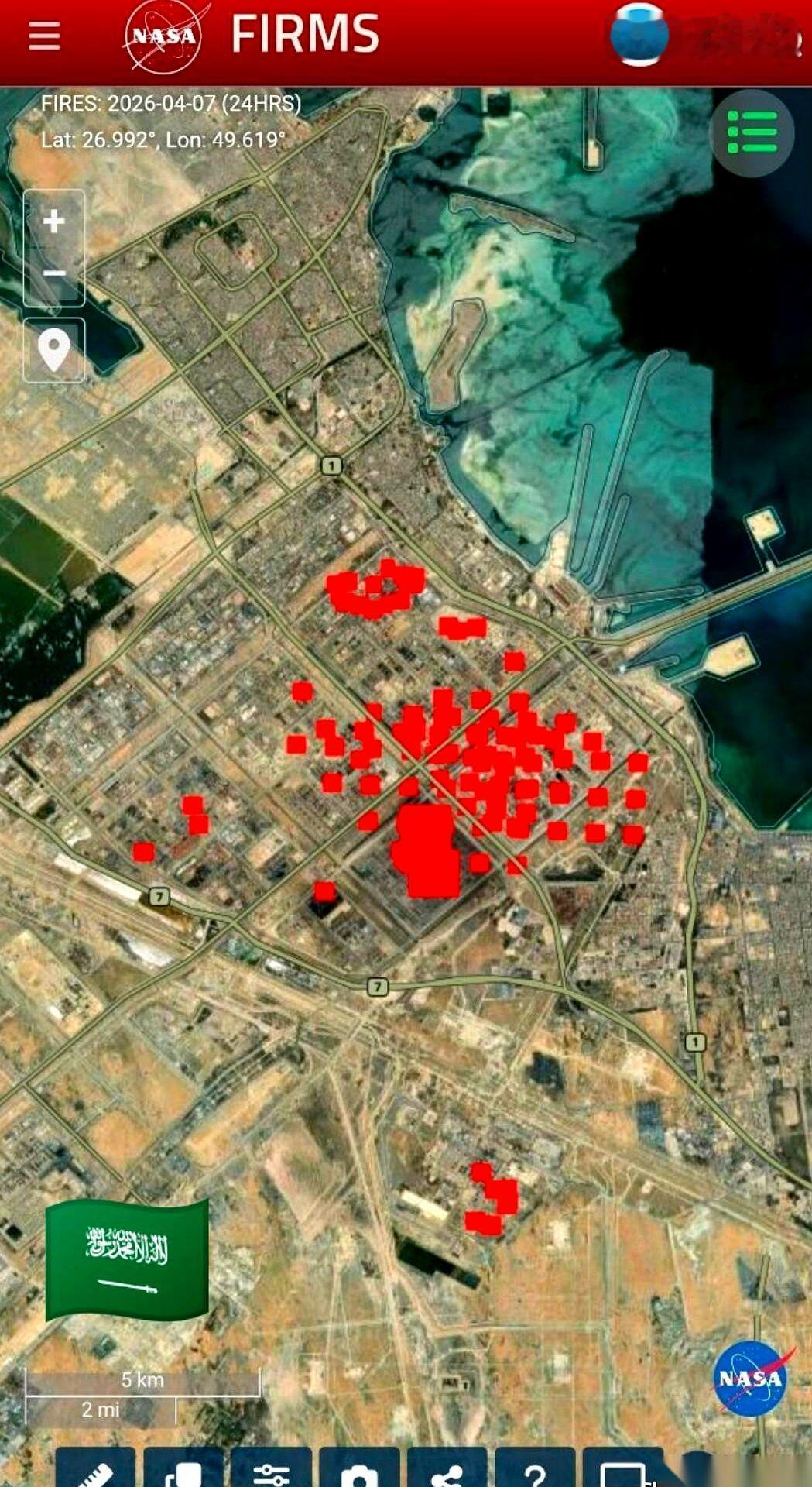 沙特和阿联酋的两大“能源心脏”，昨晚在卫星地图上，突然变成了两团刺眼的深红色。