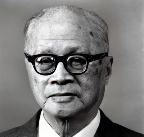 1959年6月，苏联撤走所有援华专家，中国核计划陷入困境，然而一位苏联专家临走时