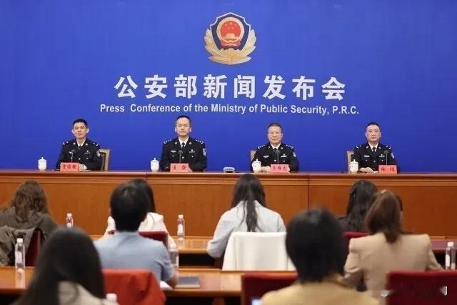 “完了，这下真要下岗了兄弟们！”车管所门口的黄牛们彻底慌了神。公安部又出新
