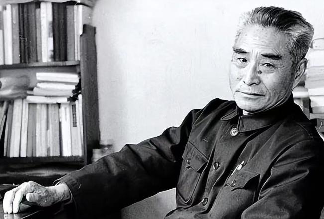 1975年，蒋介石得知国民党黄维特赦的消息时，立刻请他来到台湾，不仅补发他被俘2