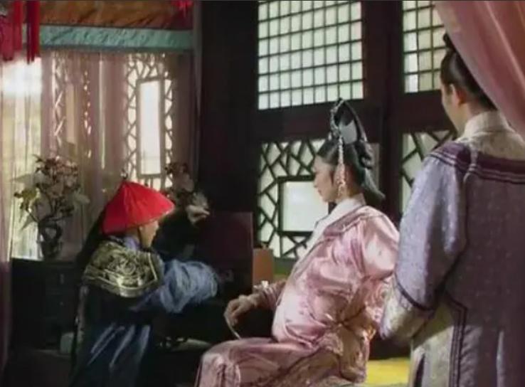 1582年，一宫女怀孕被发现，李太后怒极：“到底是哪个野男人？”说着便要乱棍将宫