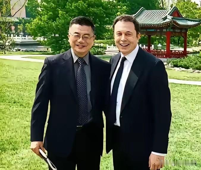 太意外！全球狂傲的马斯克，唯独对这位上海老同学甘拜下风马斯克这个人特别狂，平