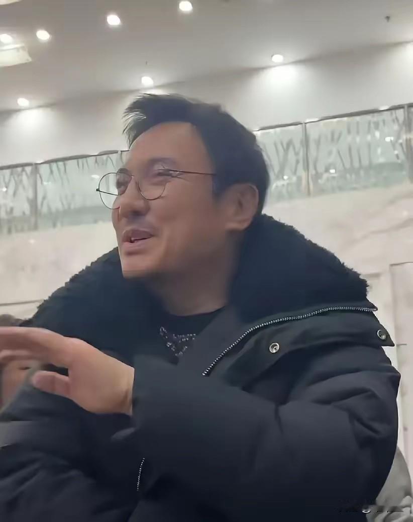 沈腾不愧是沈腾拒绝粉丝的话都说得那么令人舒服下班偶遇粉丝的沈腾，又把“内