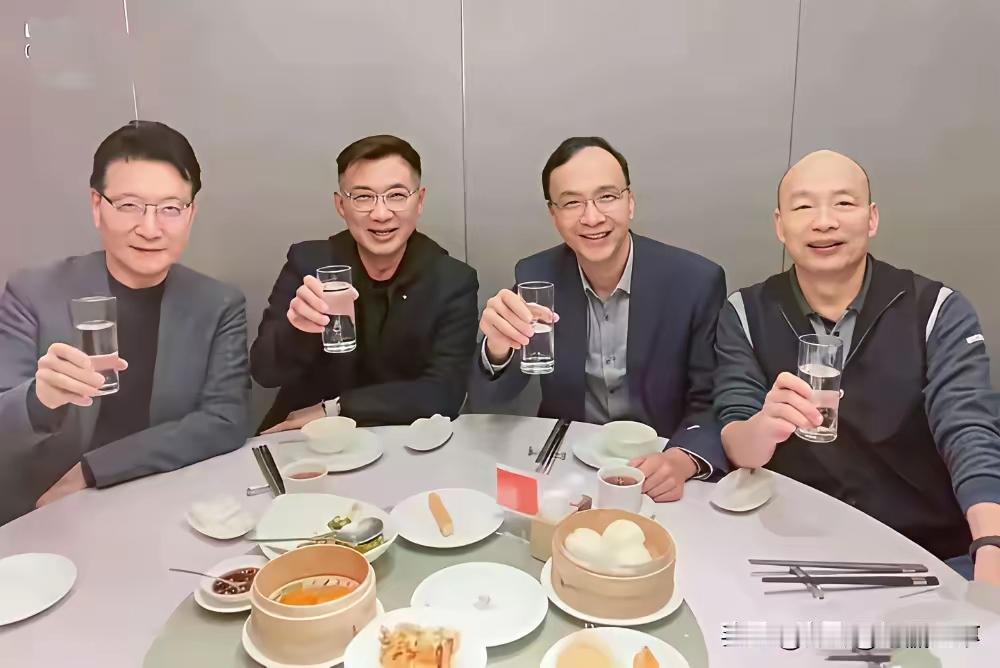 美派食美味。满桌菜肴半杯酒，设宴聚义有绸缪。笑脸难藏心腹事，琼浆一口解千