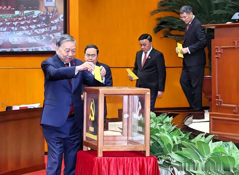 结果出来了！苏林毫无悬念再次成为越南一把手。苏林也从“期中一把手”正式过渡到“真