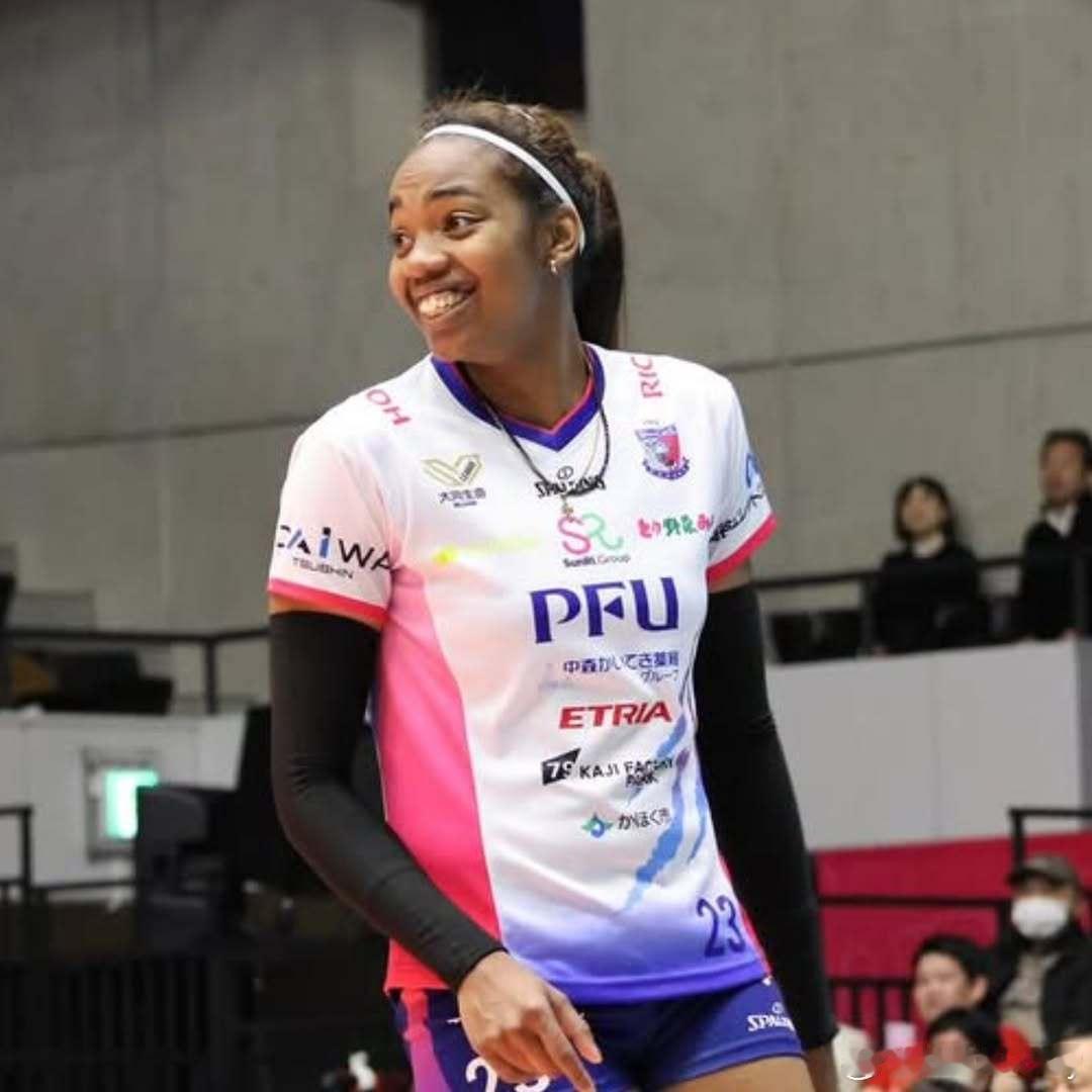 从古巴规划入籍日本的接应巴尔德斯虽然已经进入了日本女排大名单，但是以练习生的方式