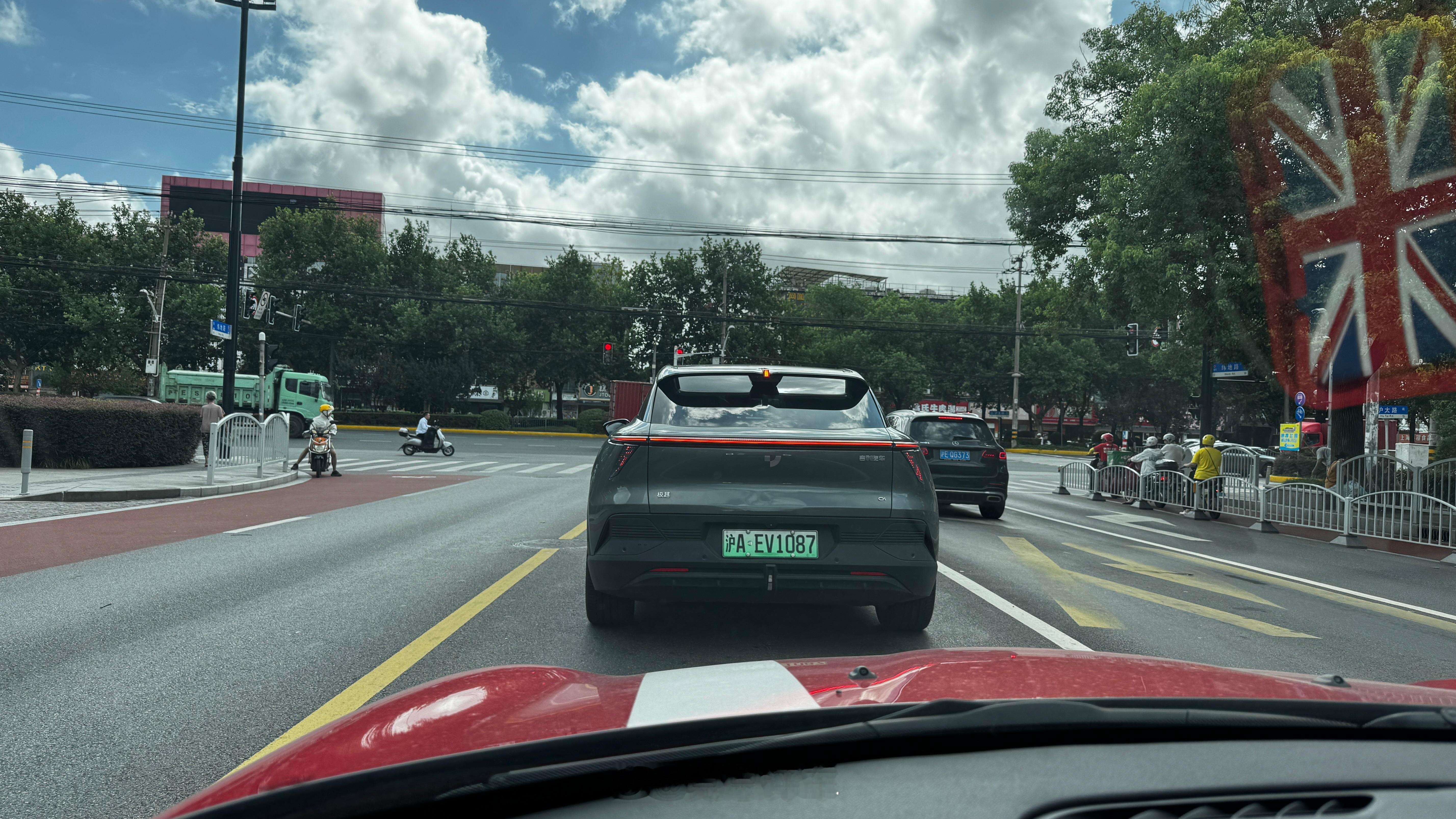 没想到还是个宽体…​​​