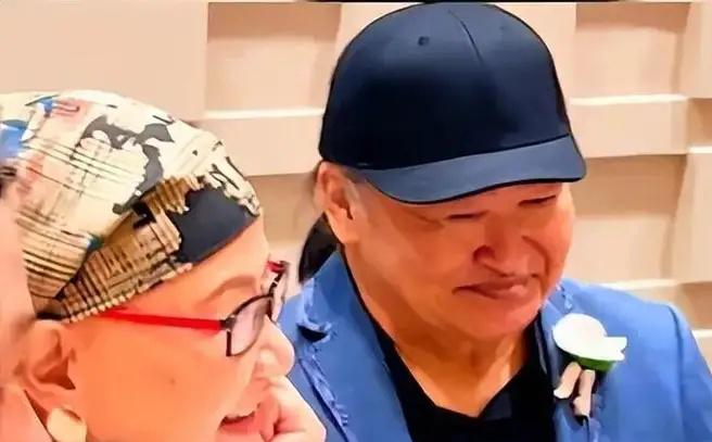 刘欢女儿刘一丝去年10月份在重庆大婚！这场婚礼办得很低调，没有请什么圈内明星