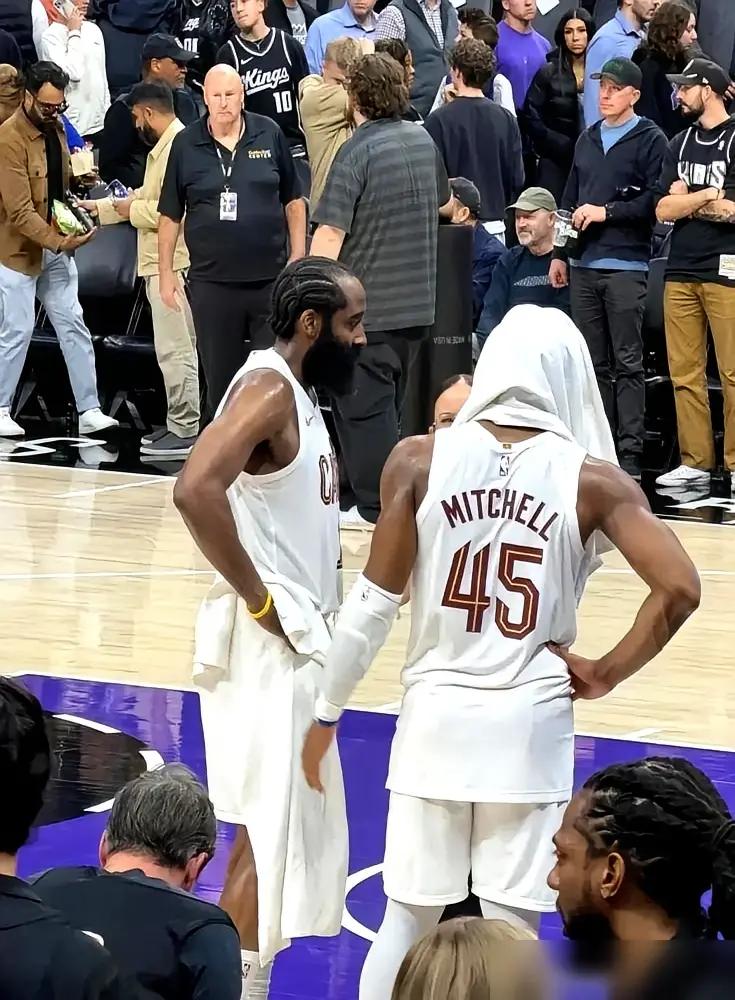 骑士剩余常规赛比赛可以全替补练兵了骑士战胜爵士队，很明显骑士已经不想赢了，但