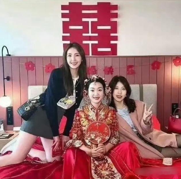 如果让新娘看到这两张照片，脸都要绿了吧