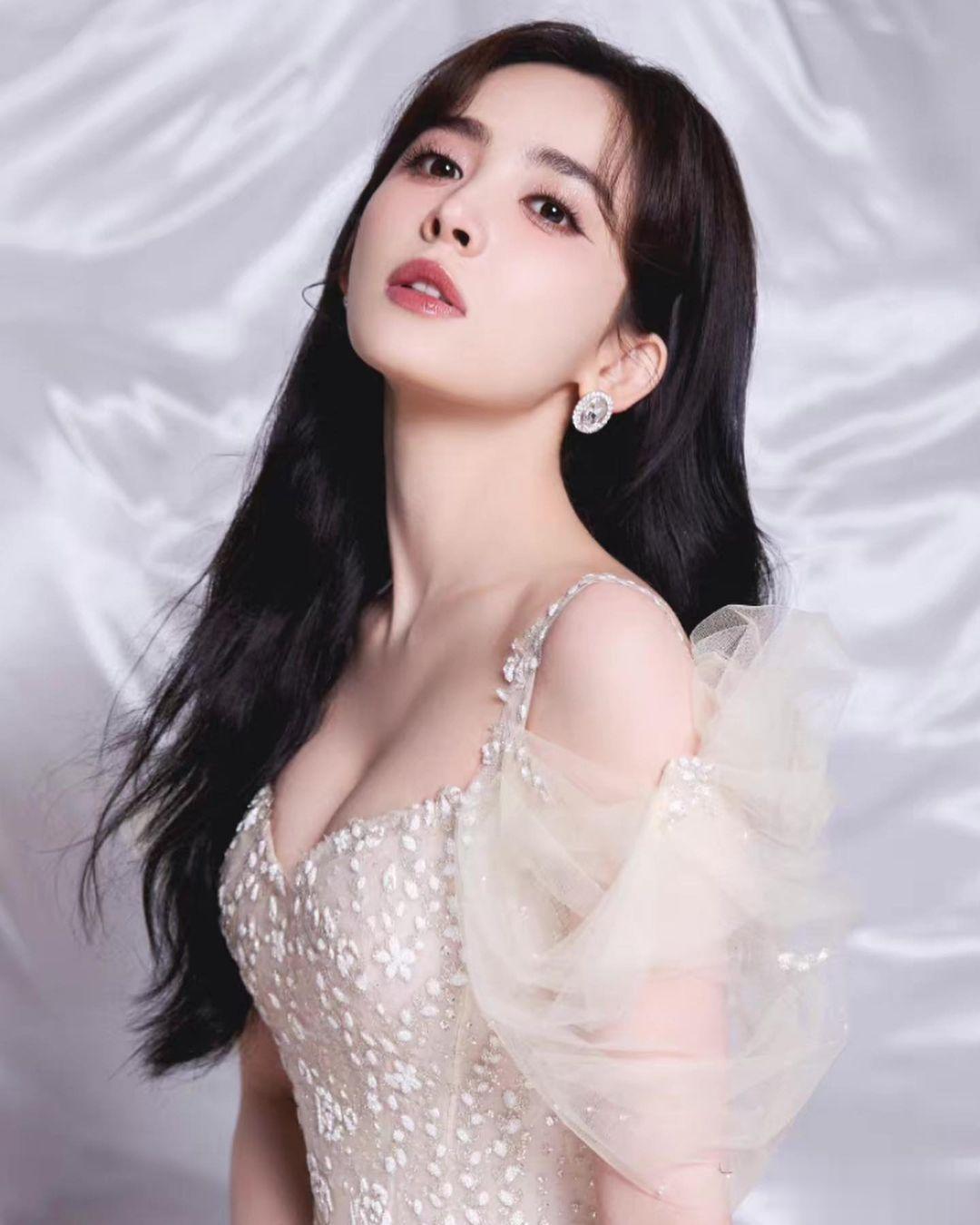 古力娜扎真的很仙，性感优雅又清纯的感觉太上头