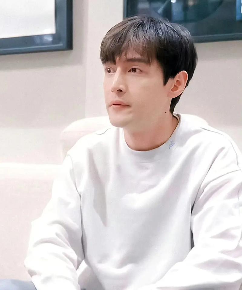 真正的精明人，都懂得“拒绝”。清宫戏爆火后，多少演员削尖脑袋想挤进那道红墙。