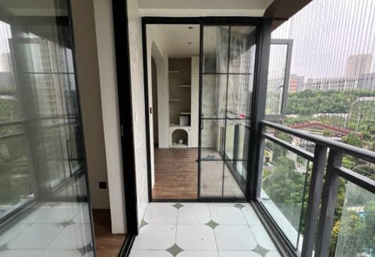 我家装修那会儿，设计师推荐我做“感应灯”，我一口回绝：花这冤枉钱干啥？又不是住酒